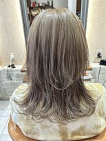 マイノリティー(Minority Produced By TOPHAIR)&nbsp;ウルフカット　白髪ぼかし　グレージュ