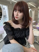 アイヴィー(IVY)&nbsp;ミディアムレイヤーカット 顔まわりカット【肥田亜沙美】