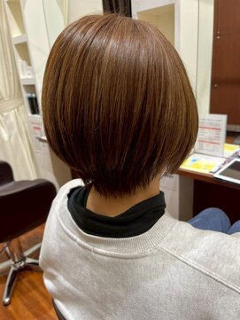 美容室ヒラトヤ 都南店 ハイライトカラー艶カラーカーキベージュ髪質改善ミニボブ