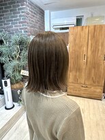フォーカラープロブレム(4 COLOR PROBLEM) 外ハネボブ×オリーブグレージュカラー