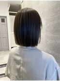 明るめアッシュ×切りっぱなしボブ