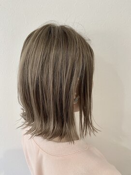 ヘアーロッティ(Hair Lotti) ☆ミルクティーベージュの外ハネミディ☆