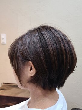 シェルビー 新宿(SHELBe) ネビージュ×小顔ショート[新宿/髪質改善/ヘッドスパ]