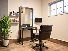 エニー(Any Hair Life)の雰囲気（半個室のナチュラル＆シンプルな店内♪あなただけのサロンtimeを）