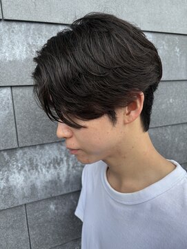 ヒュイル バイ ニアウ(Hwyl by Niau) メンズマッシュセンターパートスパイラルパーマニュアンスパーマ