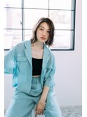 韓国風巻き細めハイライトくすみベージュの前髪なしボブ