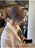 綺麗系女性におすすめ！グレージュカラー/ショートボブカット
