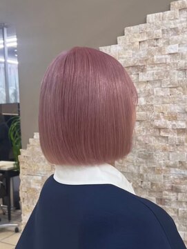 ブリーチカラー/ピンクベージュ/切りっぱなしボブ