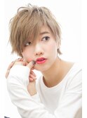 エッジィなコンパクトショート。