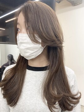 フォンズ(FONS) 小顔に見せるオルチャンヘア 流れる顔まわり シアーベージュ