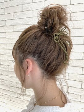 ヴァイブス(vibes) グレージュカラー×お団子