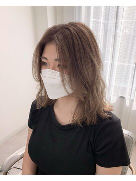 ヨーク(YOKE) YOKE シアーベージュ ブリーチ ミディアムボブ