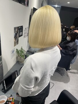 キング 枚方店(K!ng) 【枚方、高槻】ホワイトブロンド