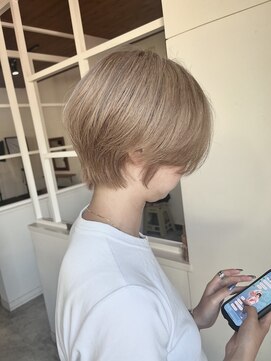 ドライブ(drive) ベージュ系 ショートヘア 丸みショート ホワイト系