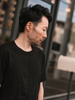 デフ(def)&nbsp;メンズ 耳前ツーブロックの大人黒髪ショート