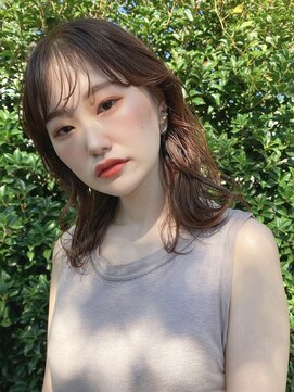 ウエストリー(WESTORY) 寒色ミディアム☆耳掛けがカワイイ☆ふわミディ