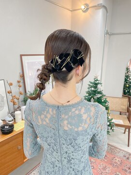 ヘアー アイス カンナ(HAIR ICI Canna) 10代20代30代リボンアレンジ編み下ろしタイトヘアシニヨン