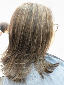 ヘアーデザインムーヴ(Hair design MOVE) 白髪ぼかしハイライト　明るい白髪染め　ロング