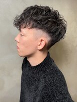 ディスイズバーバーサード(THIS IS BARBER 3rd)&nbsp;メンズカット 波巻きパーマ ツーブロック メンズパーマ 刈り上げ