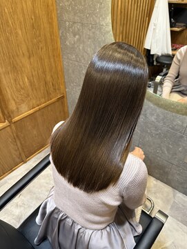 アッシュベージュの抜け感カラー＋ケラチントリートメント