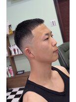 ケーエムシーセントラルルーツ(KMC Central Roots) スキンフェード、クロップ