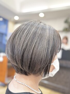 シュヴー 築地(CHEVEUX) 明るい白髪染め/白髪ぼかし/丸みショート/40代/50代/60代/