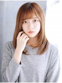 透け感バングの内巻きレイヤースタイル