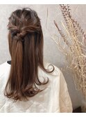 外ハネ　ハーフアップ