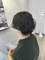 シラス(SiLasu)&nbsp;センターパートウルフ×細かめ波巻きパーマ