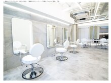 シンプルそして洗練された上質な空間。それが目指した最高のデザイン！レイヤーカット/ 透明感/Wカラー