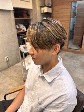 ヒート トウキョウ 目黒店(HEAT TOKYO) センターパート 刈り上げ バレイヤージュ