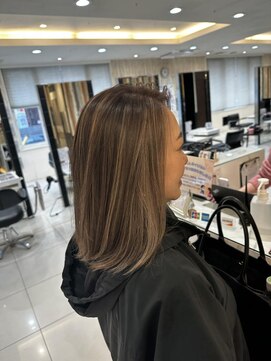 ヘアアンドビューティー クアトロ 戸祭店(QUATRO) highlight