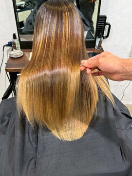 メリー オオサカ(Merly Osaka) ブリーチ毛の縮毛矯正でもトゥルトゥル!