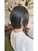 透明感ブルーシルバーショートボブ