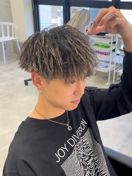 ルースト 京都駅前店(ROOST) 金メッシュイナズマツイストパーマ/MEN’S HAIR刈り上げマッシュ