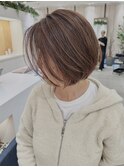 大人ハイライトピンクベージュ 白髪ぼかしショートボブ