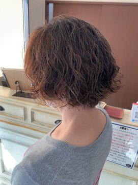 ウェルズ グランデ 奈良店(Well's GRANDE) 動きのあるブラウンショートボブ