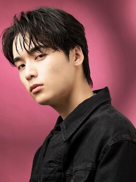 オーシャントーキョー(OCEAN TOKYO) 韓国ヘアカルマパーマコンマバングセンターパート黒髪ウルフ