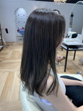 プレアー(PRAYER) ミディアムロング　アッシュベージュ