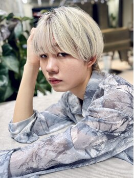 「頭の形、綺麗だね」と褒められる。洗練されたカット技術で、360度どこから見ても美しい理想の女性像に。