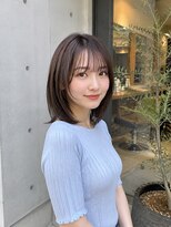 ラナ(LaNA)&nbsp;軽い顔まわりと肩先で揺れるブラウンミディ