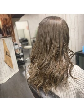 ジーキャトル(G-quatre) アッシュベージュ