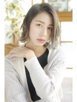 オラ ボーテ(Aura Beaute)&nbsp;大人ゆるふわショートボブ×明るめグレー系カラー