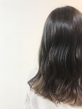 エヌプラス(N+) 黒髪グラデヘアーオリーブグレー小顔に見せるヘアココアベージュ