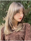 小顔ワイドマッシュバング×レイヤーカット×グレージュ