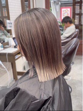 アミーゴ(AMIGO) 切りっぱなしボブ×グレージュカラー