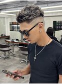 極道パーマホワイトメッシュフェード短髪メンズ髪型