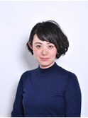 ちょっと個性的な前下がり黒髮パーマ