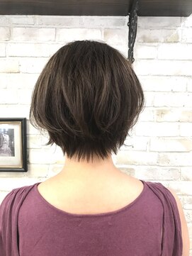 クロエ バイ ラヴィズム(CLOE by LUVISM) 爽やかショート★透け感のあるグレージュカラー