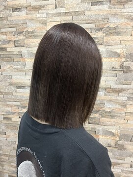 タイム(Time) ナチュラルグレー切りっぱなしボブ